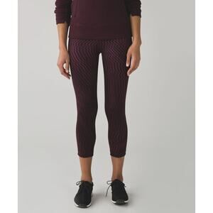 Lululemon Wunder Under Crop Leggings Size‎ 6 Mid-Rise, Patterned, Burgundy/Black